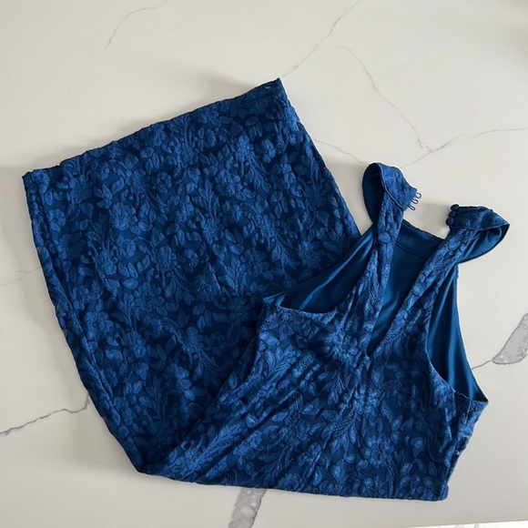 Beautiful blue lace moda international midi dress - Picture 2 of 5